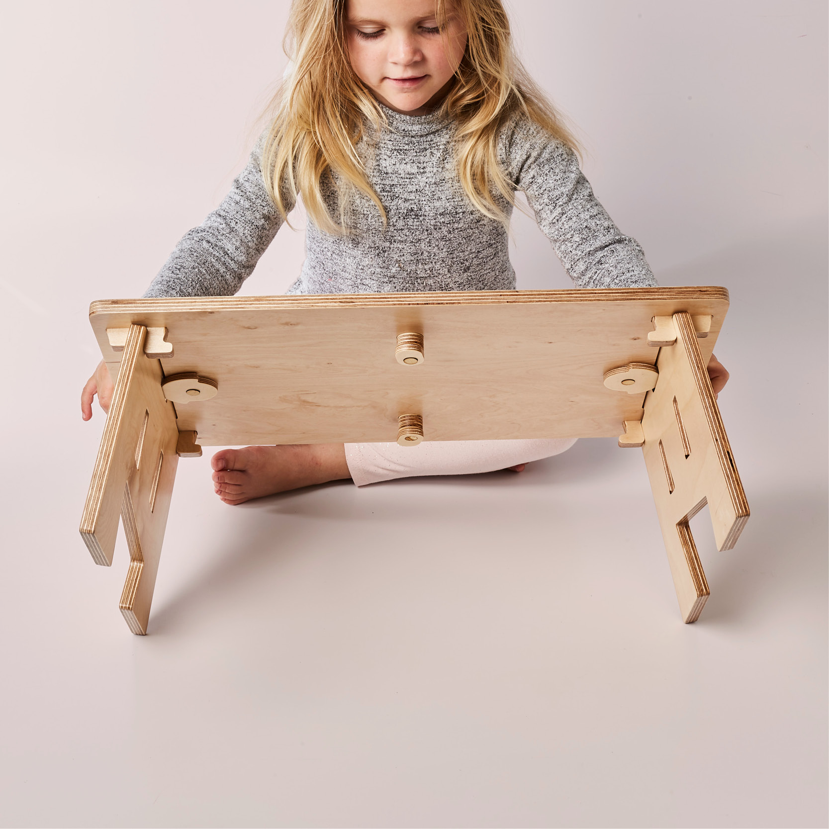 child picking up the mydinky step